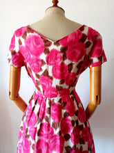 Carica l&#39;immagine nel visualizzatore di Gallery, 1950s 1960s - PLUTINA, Germany - Gorgeous Roseprint Dress  - W26 (66cm)
