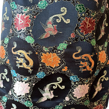 Laden Sie das Bild in den Galerie-Viewer, 1950s 1960s - Stunning Black Dragons &amp; Peacocks Embroidery Dress  - W28 (70cm)
