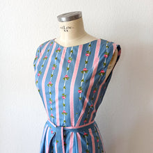 Load image into Gallery viewer, 1950s 1960s - DEADSTOCK - Adorable Roseprint Cotton Dress  - W27 (68cm)
