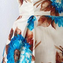 Load image into Gallery viewer, 1950s - Stunning Floral Silk Dress - W26 (66cm)
