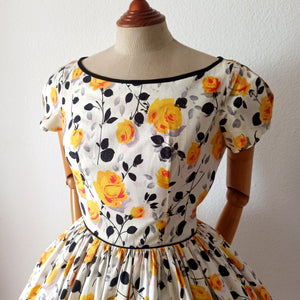 1950s - SAMBO FASHIONS - Spectacular Roseprint Dress  - W26 (66cm)