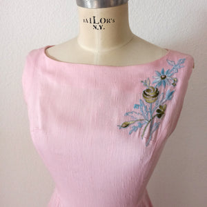 1950s 1960s - Lovely Pink Floral Embroidery Dress - W27 (68cm)