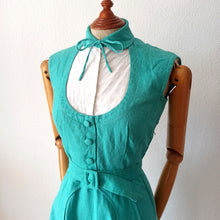 Cargar imagen en el visor de la galería, 1940s 1950s - Gorgeous Green Linen Dress - W26 (66cm)
