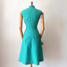 Cargar imagen en el visor de la galería, 1940s 1950s - Gorgeous Green Linen Dress - W26 (66cm)
