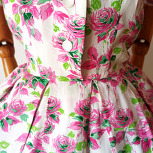 Cargar imagen en el visor de la galería, 1950s - Adorable Roseprint Rayon Dress - W26 (66cm)
