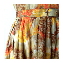 Laden Sie das Bild in den Galerie-Viewer, 1960s - LENBARRY, USA - Gorgeous Smoked Cotton Dress  - W28.5 (72cm)
