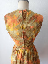 Cargar imagen en el visor de la galería, 1960s - LENBARRY, USA - Gorgeous Smoked Cotton Dress  - W28.5 (72cm)
