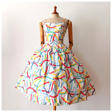 Charger l&#39;image dans la galerie, VTG Does 50s - Spectacular Colorful Cotton Dress  - W28/32 (70/82cm)
