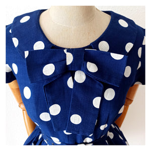 1950s 1960s - Adorable German Bow Neckline Dress - W26 (66cm)