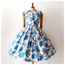 Charger l&#39;image dans la galerie, 1950s - Spectacular French Blue Roseprint Dress - W27 (68cm)
