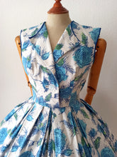 Charger l&#39;image dans la galerie, 1950s - Spectacular French Blue Roseprint Dress - W27 (68cm)
