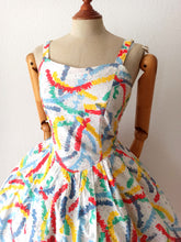 Charger l&#39;image dans la galerie, VTG Does 50s - Spectacular Colorful Cotton Dress  - W28/32 (70/82cm)
