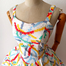 Charger l&#39;image dans la galerie, VTG Does 50s - Spectacular Colorful Cotton Dress  - W28/32 (70/82cm)
