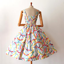 Charger l&#39;image dans la galerie, VTG Does 50s - Spectacular Colorful Cotton Dress  - W28/32 (70/82cm)
