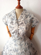 Load image into Gallery viewer, 1950s - Gorgeous Novelty Floral Cotton Dress - W30 (76cm)
