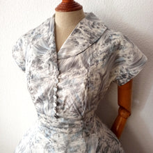 Load image into Gallery viewer, 1950s - Gorgeous Novelty Floral Cotton Dress - W30 (76cm)
