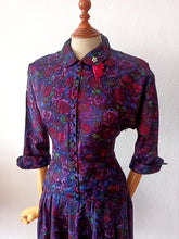 Laden Sie das Bild in den Galerie-Viewer, 1940s - Stunning Roseprint Rayon Crepe Dress - W33 (84cm)
