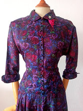 Laden Sie das Bild in den Galerie-Viewer, 1940s - Stunning Roseprint Rayon Crepe Dress - W33 (84cm)
