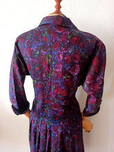 Laden Sie das Bild in den Galerie-Viewer, 1940s - Stunning Roseprint Rayon Crepe Dress - W33 (84cm)
