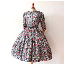 Load image into Gallery viewer, 1950s - Exquisite French Roseprint Cotton Dress - W28 (70cm)
