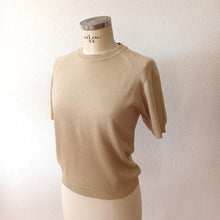 Laden Sie das Bild in den Galerie-Viewer, 1960s - SNIA, Spain - Adorable Beige Cardigan &amp; Top Knit Set - Sz. Medium
