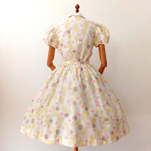 Cargar imagen en el visor de la galería, 1950s - FRANCE - Adorable Leaves Print Puffed Sleeves Dress - W26 (66cm)
