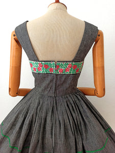 1950s - FRANCE - Gorgeous Grey Floral Cotton Dress - W27.5 (70cm)