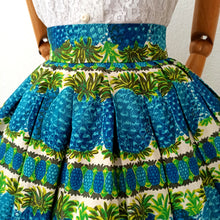 Laden Sie das Bild in den Galerie-Viewer, 1950s - Spectacular Pineapples Novelty Skirt - W26 (66cm)
