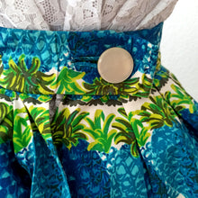 Laden Sie das Bild in den Galerie-Viewer, 1950s - Spectacular Pineapples Novelty Skirt - W26 (66cm)
