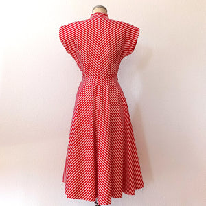 1940s - Iconic Candy Cane Striped Cotton Dress - W27 (68cm)