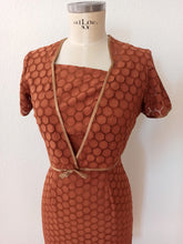 Carica l&#39;immagine nel visualizzatore di Gallery, 1960s - Stunning Brown Cotton Bolero Dress - W28 (72cm)
