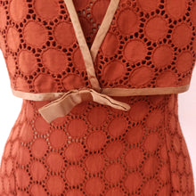 Carica l&#39;immagine nel visualizzatore di Gallery, 1960s - Stunning Brown Cotton Bolero Dress - W28 (72cm)
