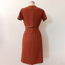 Carica l&#39;immagine nel visualizzatore di Gallery, 1960s - Stunning Brown Cotton Bolero Dress - W28 (72cm)
