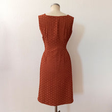 Carica l&#39;immagine nel visualizzatore di Gallery, 1960s - Stunning Brown Cotton Bolero Dress - W28 (72cm)
