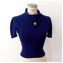 Charger l&#39;image dans la galerie, 1960s - Gorgeous Navy Knit Top - Sz. S/M
