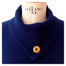 Charger l&#39;image dans la galerie, 1960s - Gorgeous Navy Knit Top - Sz. S/M
