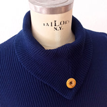 Carica l&#39;immagine nel visualizzatore di Gallery, 1960s - Gorgeous Navy Knit Top - Sz. S/M
