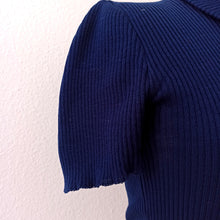 Charger l&#39;image dans la galerie, 1960s - Gorgeous Navy Knit Top - Sz. S/M
