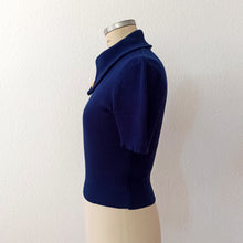 Charger l&#39;image dans la galerie, 1960s - Gorgeous Navy Knit Top - Sz. S/M
