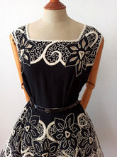 Laden Sie das Bild in den Galerie-Viewer, 1950s - Spectacular Black See-Through Cotton Dress - W26/33 (66/84cm)
