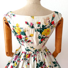 Load image into Gallery viewer, 1950s - Lovely French Floral Print Cotton Dress - W25 (64cm)

