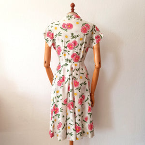 1940s - JOSSELYNE, Paris - Adorable Floral Rayon Dress - W27 (68cm)