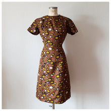 Charger l&#39;image dans la galerie, 1960s - Stunning Abstract Dress - W34 (86cm)
