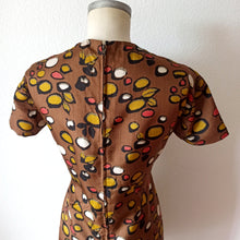 Charger l&#39;image dans la galerie, 1960s - Stunning Abstract Dress - W34 (86cm)
