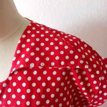 Laden Sie das Bild in den Galerie-Viewer, 1940s - Adorable Red Dots Pockets Cotton Dress - W27.5 (70cm)
