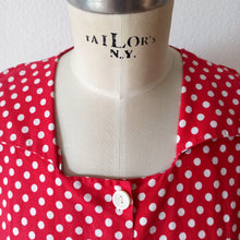 Cargar imagen en el visor de la galería, 1940s - Adorable Red Dots Pockets Cotton Dress - W27.5 (70cm)
