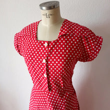 Laden Sie das Bild in den Galerie-Viewer, 1940s - Adorable Red Dots Pockets Cotton Dress - W27.5 (70cm)
