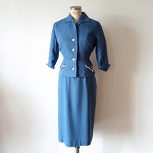 Laden Sie das Bild in den Galerie-Viewer, 1950s - Exquisite New Look Two Tone Suit Dress - W30 (76cm)
