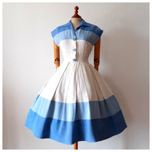 Charger l&#39;image dans la galerie, 1950s - Marvelous Blue Shades Linen Dress - W27.5 (70cm)
