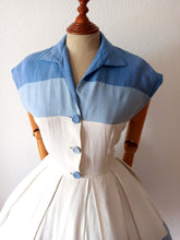 Charger l&#39;image dans la galerie, 1950s - Marvelous Blue Shades Linen Dress - W27.5 (70cm)
